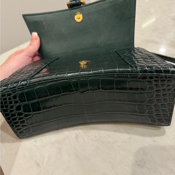 Hourglass SMALL Green Embossed - Picture 6 of 10